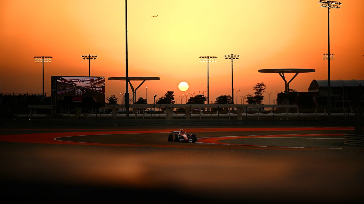 Piastri takes pole in Qatar GP sprint; Hamilton & Verstappen falter 2 The Unfolding Drama at the Qatar Sprint Shootout